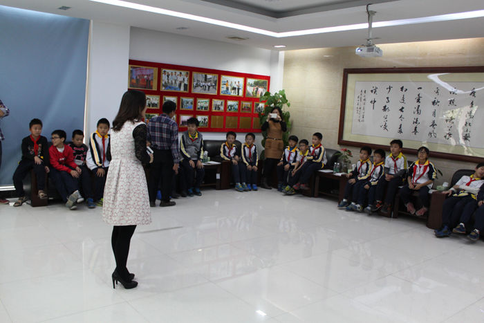 常平鎮(zhèn)青少年科技活動(dòng)周，板石小學(xué)師生到常平科技園參觀