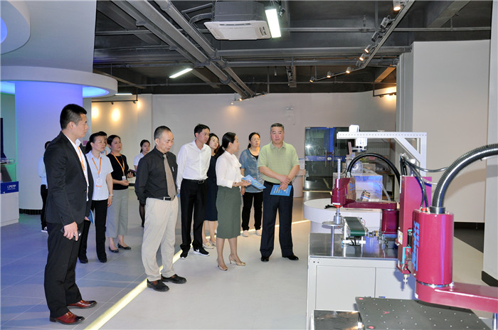 江蘇省泰州市新能源產業園區一行蒞臨東科集團參觀交流 江蘇省泰州市新能源產業園區一行蒞臨東科集團參觀交流