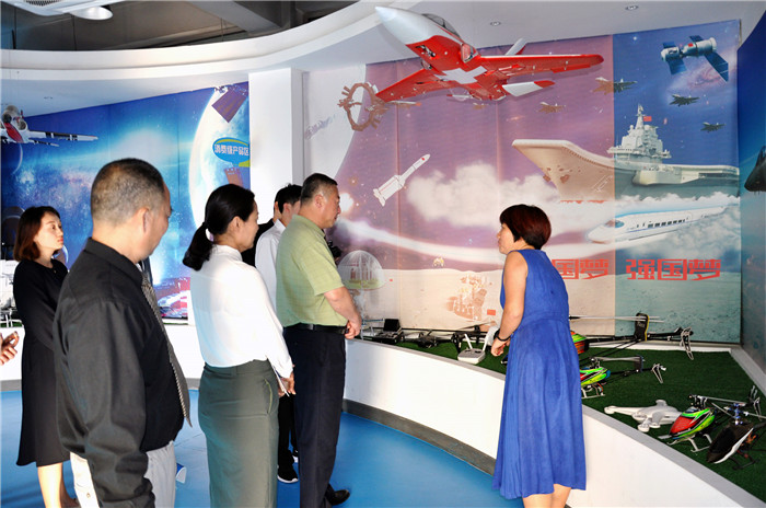 江蘇省泰州市新能源產業園區一行蒞臨東科集團參觀交流 江蘇省泰州市新能源產業園區一行蒞臨東科集團參觀交流