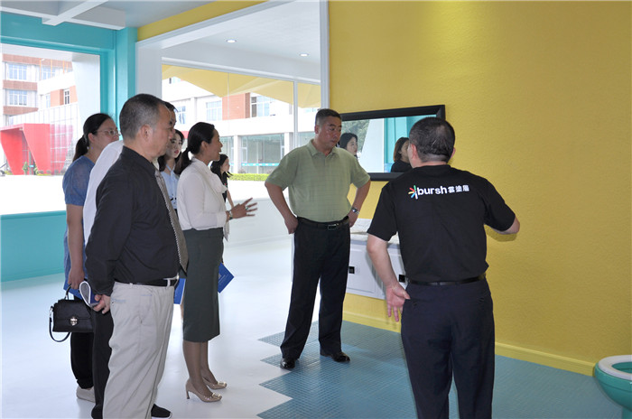 江蘇省泰州市新能源產業園區一行蒞臨東科集團參觀交流 江蘇省泰州市新能源產業園區一行蒞臨東科集團參觀交流