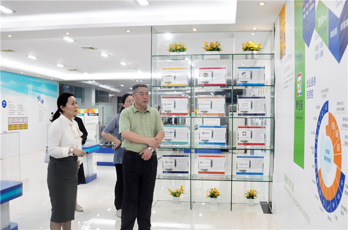 江蘇省泰州市新能源產業園區一行蒞臨東科集團參觀交流 江蘇省泰州市新能源產業園區一行蒞臨東科集團參觀交流