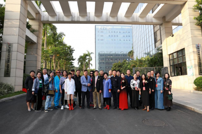 國內首個時裝設計名師名牌孵化基地落戶深圳 國內首個時裝設計名師名牌孵化基地落戶深圳