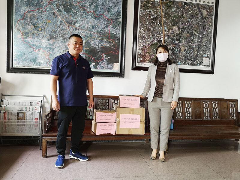 東科集團(tuán)向金美股份經(jīng)濟(jì)合作社捐贈(zèng)物質(zhì):在不同戰(zhàn)線,我們一起加油! 東科集團(tuán)向金美股份經(jīng)濟(jì)合作社捐贈(zèng)物質(zhì):在不同戰(zhàn)線,我們一起加油!