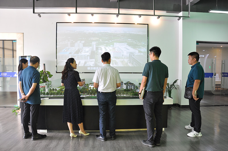 東莞市謝崗鎮(zhèn)委委員劉俊全一行蒞臨金美科技園參觀交流