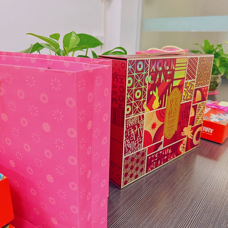 暖心中秋節|有一種幸福叫：公司中秋發月餅啦~