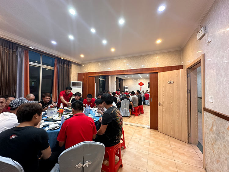 金秋時節，月圓共聚|東科集團宴請工地工友聚餐活動