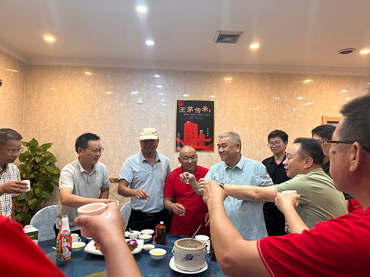 金秋時節，月圓共聚|東科集團宴請工地工友聚餐活動