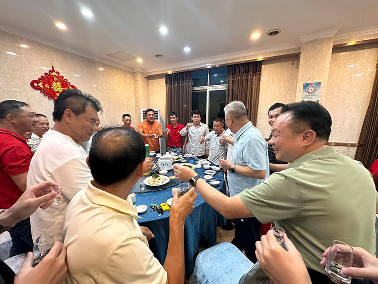 金秋時節，月圓共聚|東科集團宴請工地工友聚餐活動