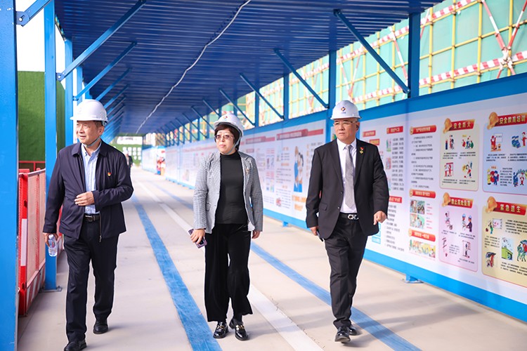 乘勢而上，喜封金頂｜東莞先進技術產業創新中心封頂儀式圓滿舉行！