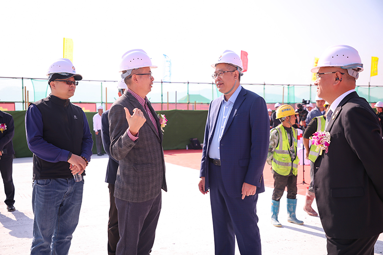 乘勢而上，喜封金頂｜東莞先進技術產業創新中心封頂儀式圓滿舉行！